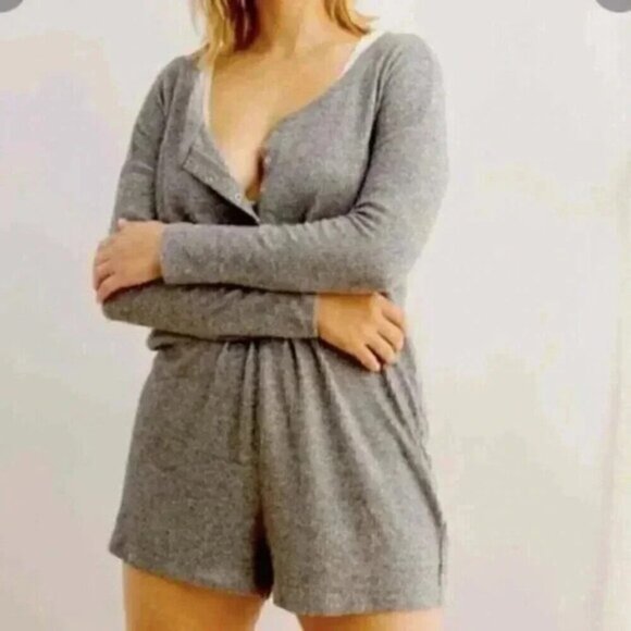 Aerie Romper Playsuit Long Sleeve Snap Front Gray Loungewear Size Medium - Picture 2 of 11